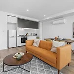 Modern Apartment On Burgundy Precinct & Parklands