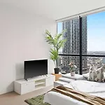 Modern 2Br Apt Next To Victoria Market City Views