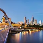 A 2Br Apt With Amazing City Views, Free Parking