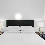 Comfy 1-Bed Unit With Balcony And Parking