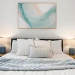 Blue Haven At Marvel Stadium - Rooftop Pool & Free Parking