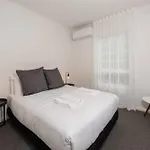 Elegant 2-Bedroom House In Prahran W Parking!