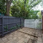 Elegant 2-Bedroom House In Prahran W Parking!