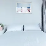 #3205 Sky High Retreat Luxurious 3-Bedroom Suite With Pool, Gym, Spa & Carpark