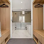 Stylish 2B2B Carlton Garden At Doorstep Cbd 3 Beds