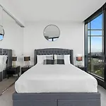 Central Southbank 2-Bed - Panoramic Skyline Views