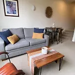 1-Bedroom Unit In Classic Melbourne Cbd Building!