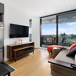 Executive 2 Bed 2 Bath With City & Garden Views
