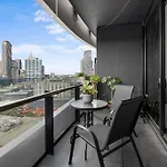 Executive 2 Bed 2 Bath With City & Garden Views