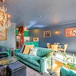 Chic Central Quiet Apt With Free Parking