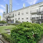 Chic Central Quiet Apt With Free Parking