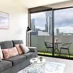 Clarendon St Chic Modern 2-Bedroom Apartment Escape