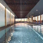 Chic 1-Bed With Parking, Gym, Pool & City Views
