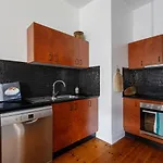 Flinders Find - A Spacious City Haven For Couples