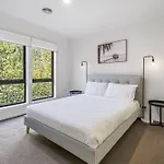 Perfectly Located 4-Bed House In Kensington
