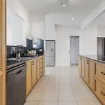 Perfectly Located 4-Bed House In Kensington