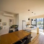 City View 2Br2B- Close To Cbd-Parking