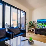 City View 2Br2B- Close To Cbd-Parking