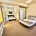 Spacious 2Br Melbourne Haven Free Parking