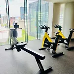Luxury Cbd 3-Bedroom 2-Bathroom High Pool Gym Spa Suite Carpark Sky View