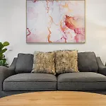 Ground Floor Terrace Unit Near Edinburgh Gardens