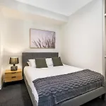 Ground Floor Terrace Unit Near Edinburgh Gardens