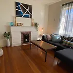 Bright & Sunny 2-Bed Unit In The Heart Of St Kilda