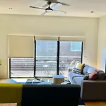 Ascot Vale - Lovely 2 Bedroom Townhouse Close To Everything!