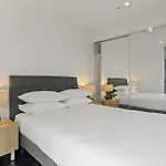 Modern 1-Bed Apartment Close To Attractions