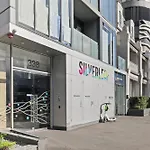 Modern 1-Bed Apartment Close To Attractions