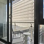 Modern 1-Bed Apartment Close To Attractions