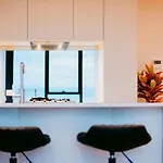 Top-Tier 2 Bdrm City View Southbank Apt 47Th Floor
