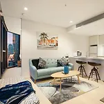 Top-Tier 2 Bdrm City View Southbank Apt 47Th Floor