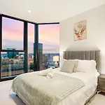 Top-Tier 2 Bdrm City View Southbank Apt 47Th Floor