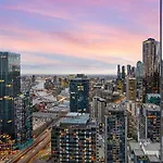 Top-Tier 2 Bdrm City View Southbank Apt 47Th Floor