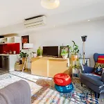 Bright, Chic, Stylish Beachside Home - Free Parking For Small Car