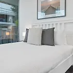 Sleek South Yarra 2-Bed With Alfresco Dining