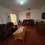Sunny House - Melbourne Airport Home