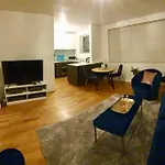 Stylish Courtyard Unit, In The Heart Of Sth Yarra