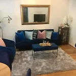Stylish Courtyard Unit, In The Heart Of Sth Yarra