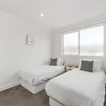 Newsom House - Stylish & Elegant Home With 4 King Beds