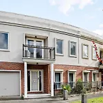 Entire 4 Bedroom Townhouse -Sleeps 6/7- All Yours