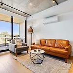Modern Urban Retreat In Brunswick