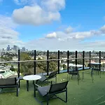 Gorgeous Flat In Brunswick East With Pool, Gym And Rooftop