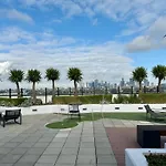 Gorgeous Flat In Brunswick East With Pool, Gym And Rooftop
