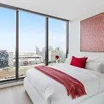 A 2Br Apt With Harbour Views And Free Parking