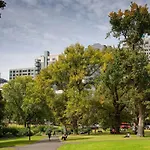 Perfect Melbournian Escape - Close To Queen Vic Market