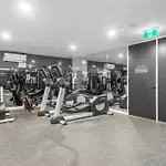 High-Rise Inner-City 2-Bed With Sauna, Gym & Spa