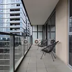 Elegant City Fringe Condo W Pool & Free Parking