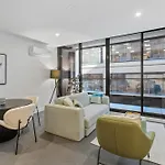 Chic 1-Bed With Pool & Amenities In St Kilda Road